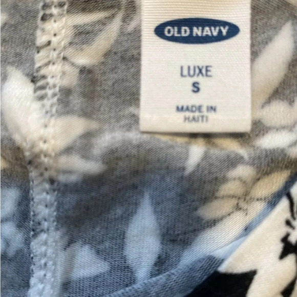 Old Navy Tank Women's Small Black White Floral Sleeveless Crew Neck Blouse Shirt - Picture 6 of 6